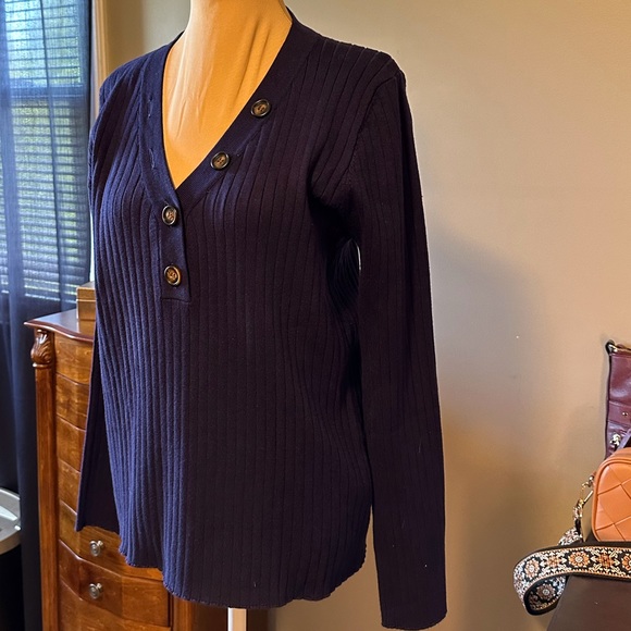 Sweater - Picture 3 of 3